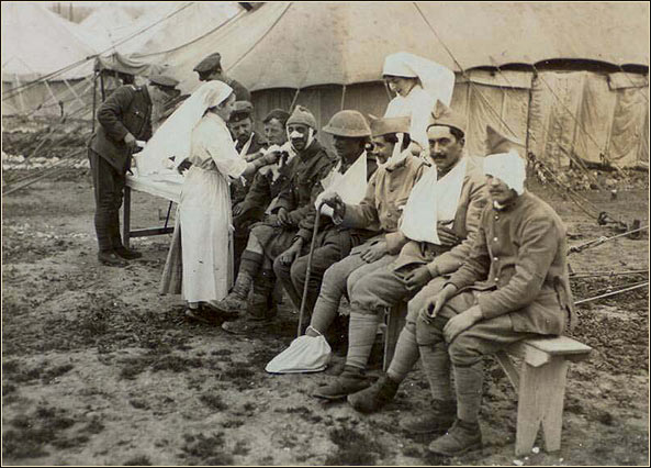 Nurse with wounded soldiers