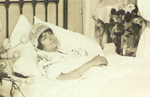 Elsei Knocker in a hospital bed