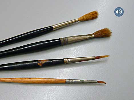 Audio icon and photo of sable brushes