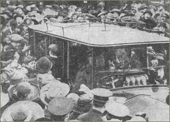 Hiag in car surrounded by crowds